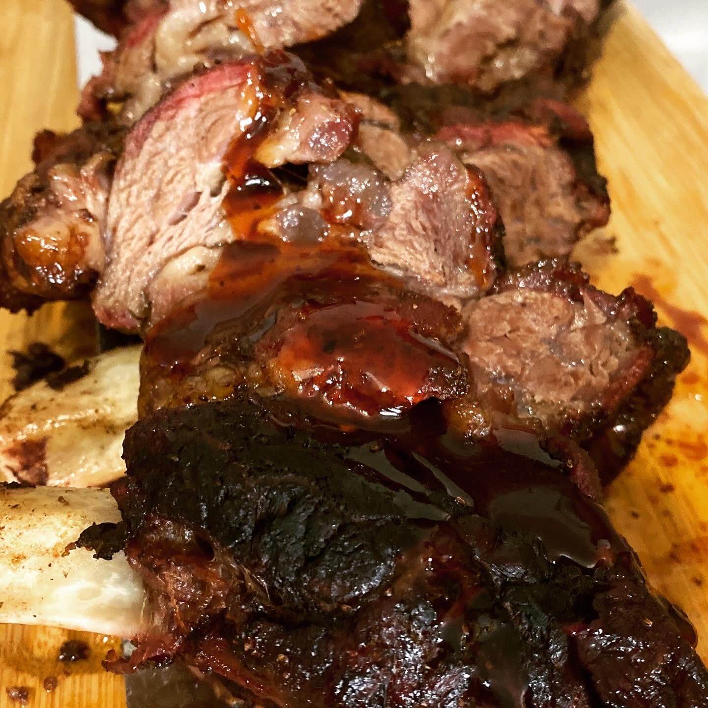 Beef ribs with sauce